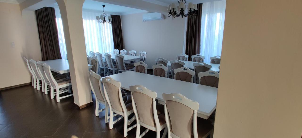 Casa Blanco Hotel Oradea Buitenkant foto